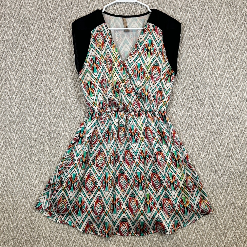 Entro Womens Medium Green Geometric Ikat Print Mini Dress Boho Summer V-Neck